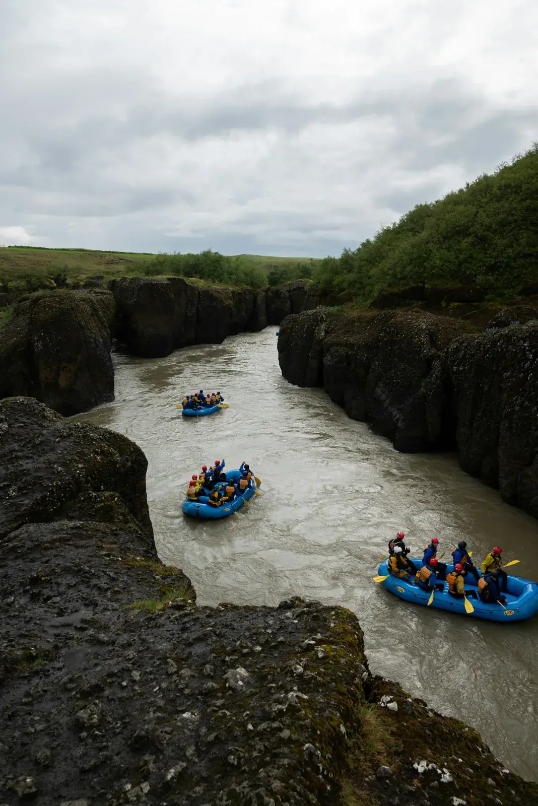 Rafting en un río de montaña